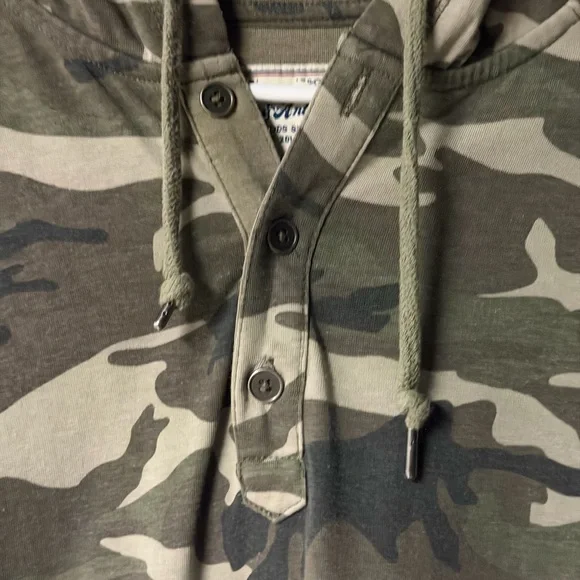 Camouflage Hoodie - Tee with front pocket - Picture 5 of 16